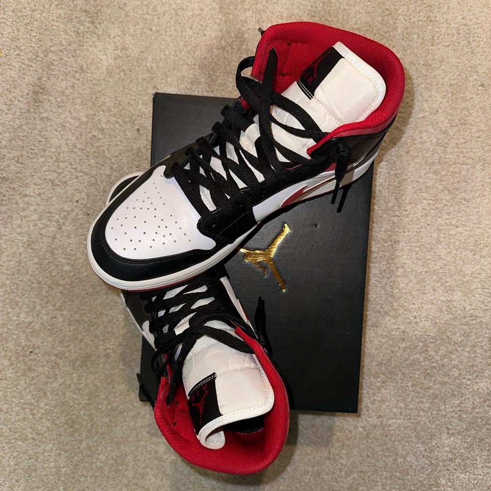 Jordan 1 Mid SE Gym Red